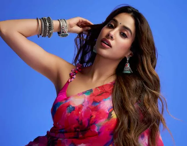 Janhvi Kapoor Pink Saree Photos